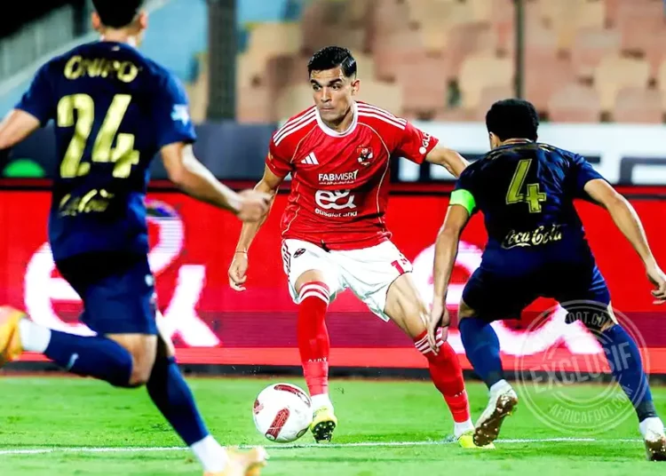 أشرف بن شرقي يتجه نحو الرحيل بعد موسم كارثي مع الأهلي.