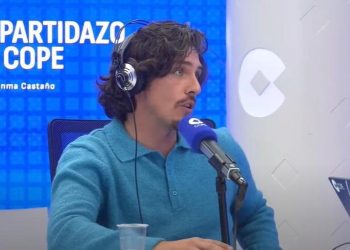 “كلوا لحم الخنزير”: رئيس نادٍ إسباني يطارد لاعبين مسلمين بقطعة لحم خنزير