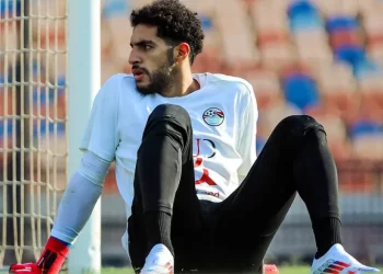 يراقب نادي فالنسيا الإسباني الحارس مصطفى شبير