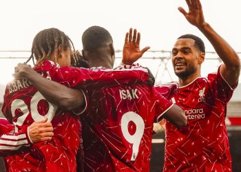 كأس الرابطة الإنجليزية (EFL Cup): التشكيلات المتوقعة لمواجهة ليفربول وتشيلسي في “أنفيلد”