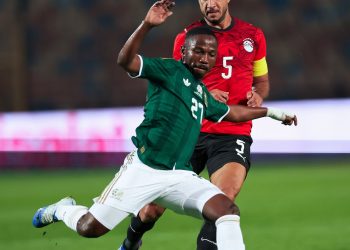 رضا عبد العال يفتح النار على دفاع الفراعنة ويرشح بدائل جديدة للخط الخلفي